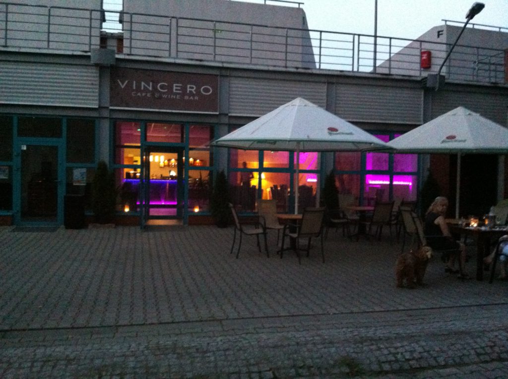 VINCERO - cafe & wine bar