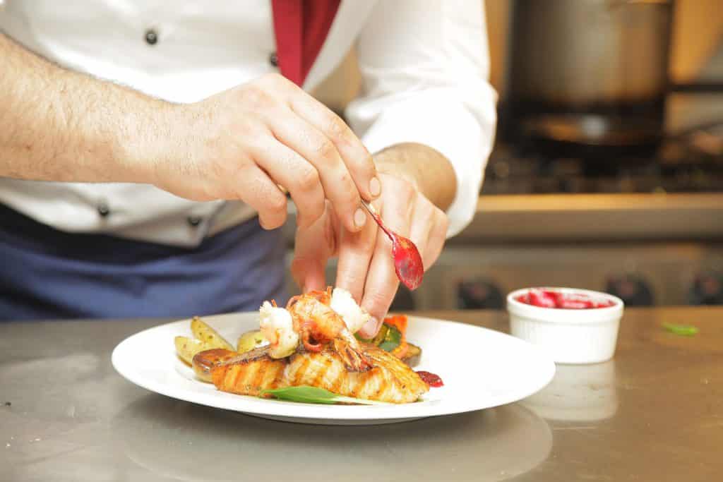 Szef kuchni w Twojej restauracji – jak znaleźć tego najlepszego?