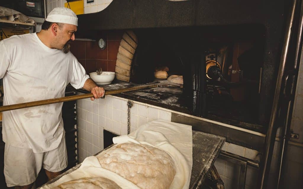 Piec chlebowy – jak go zbudować i czy naprawdę warto to zrobić?