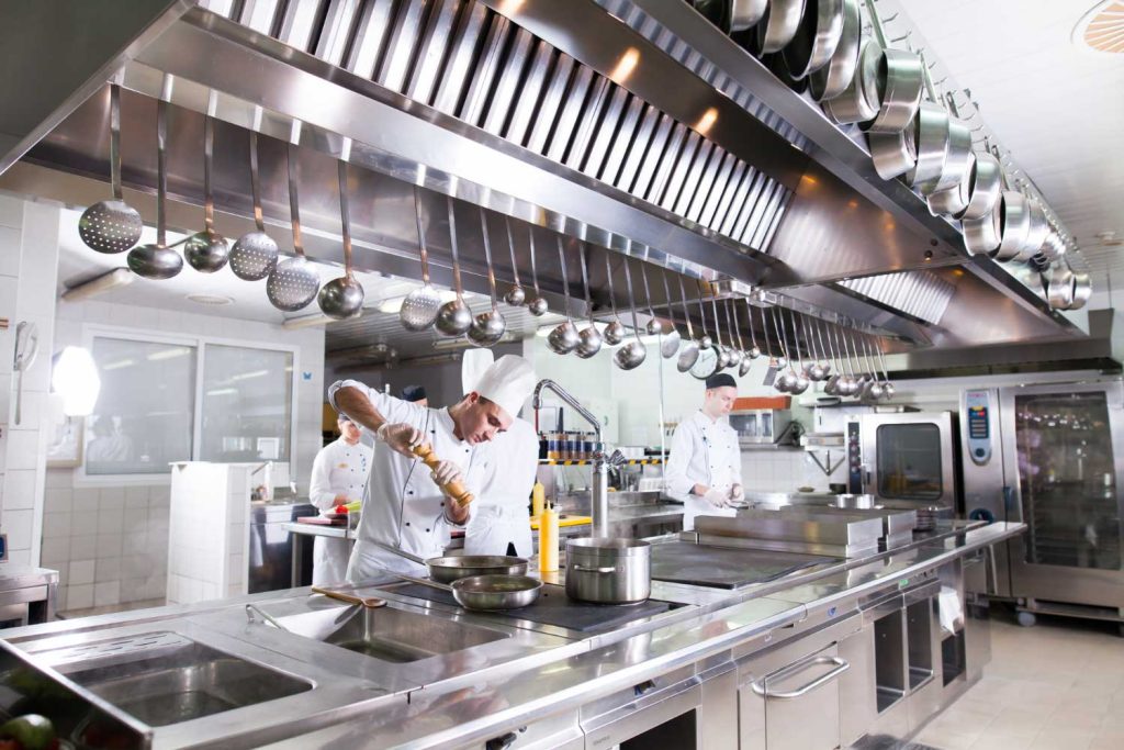 Wyposażenie kuchni gastronomicznej w świetle obowiązujących przepisów BHP